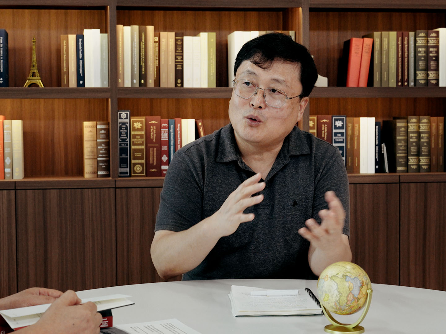 저자 인터뷰 | 우리는 모두 초인이었다, 『니체 초인 수업』 - 강용수 교수